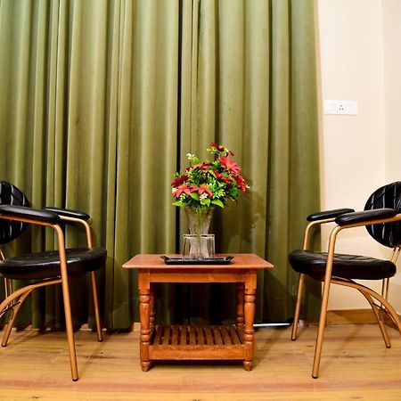 Hotel Olive Crown ラクナウ エクステリア 写真