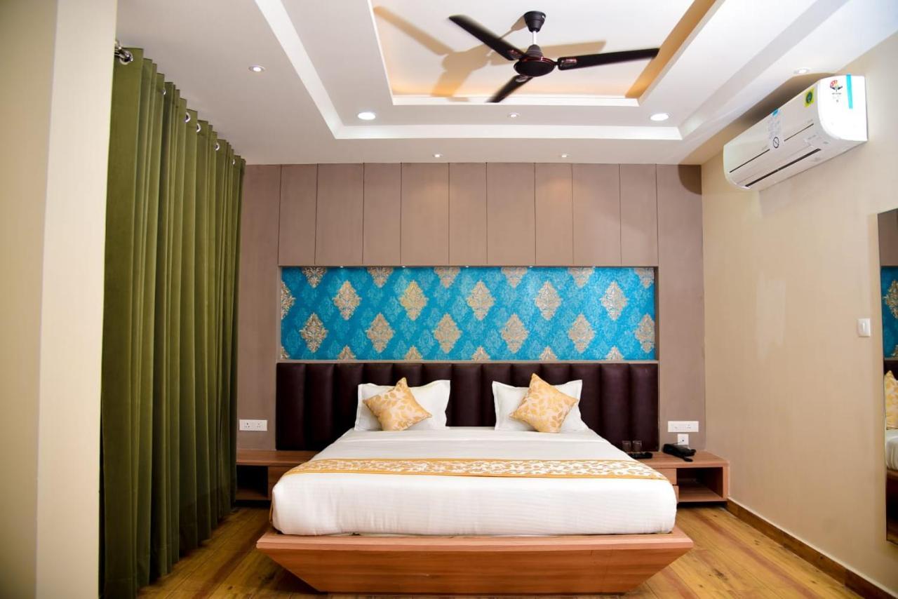 Hotel Olive Crown ラクナウ エクステリア 写真