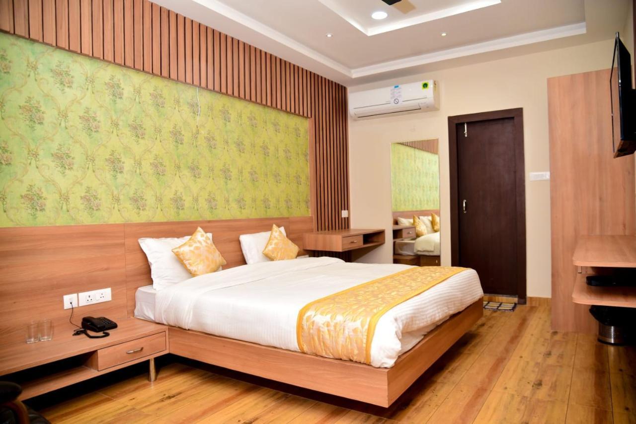 Hotel Olive Crown ラクナウ エクステリア 写真