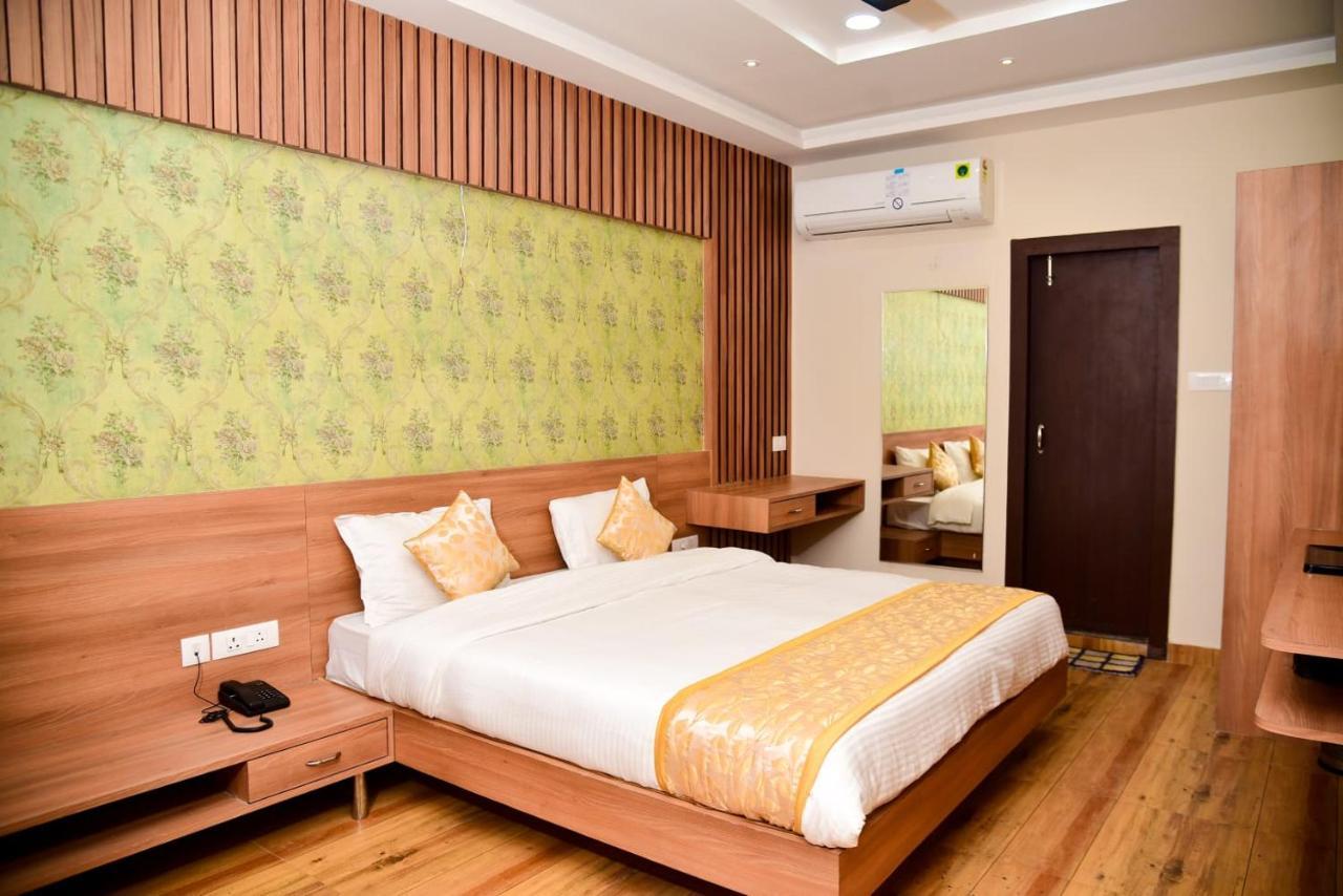 Hotel Olive Crown ラクナウ エクステリア 写真