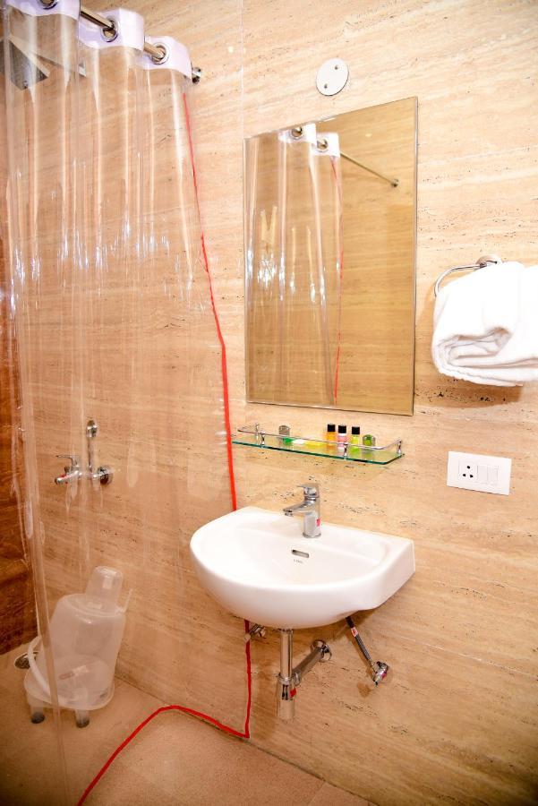 Hotel Olive Crown ラクナウ エクステリア 写真