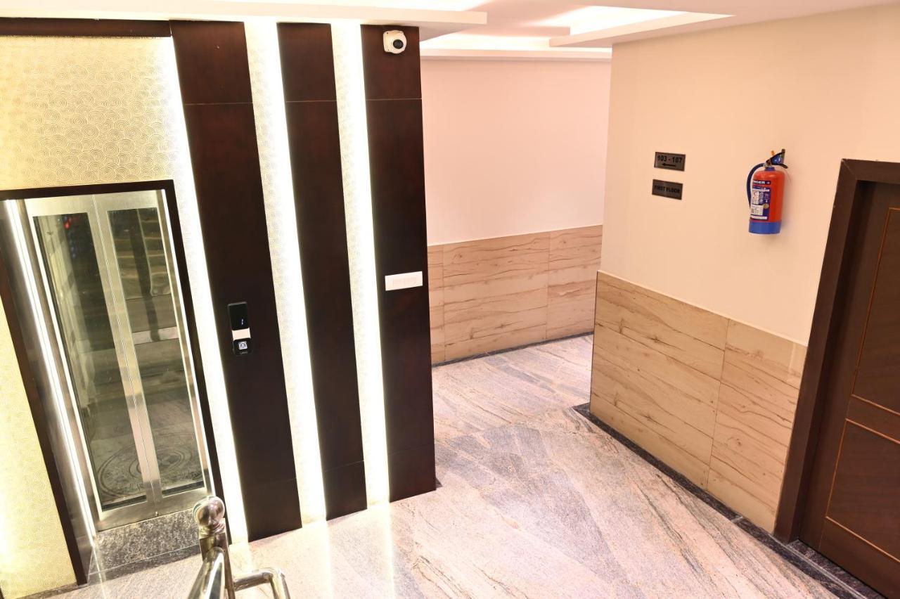 Hotel Olive Crown ラクナウ エクステリア 写真