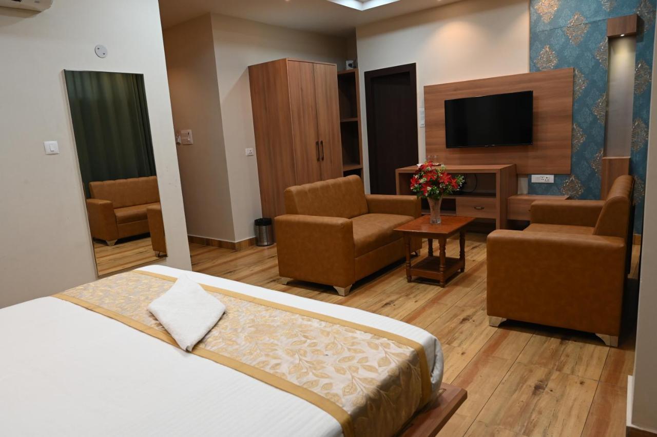 Hotel Olive Crown ラクナウ エクステリア 写真