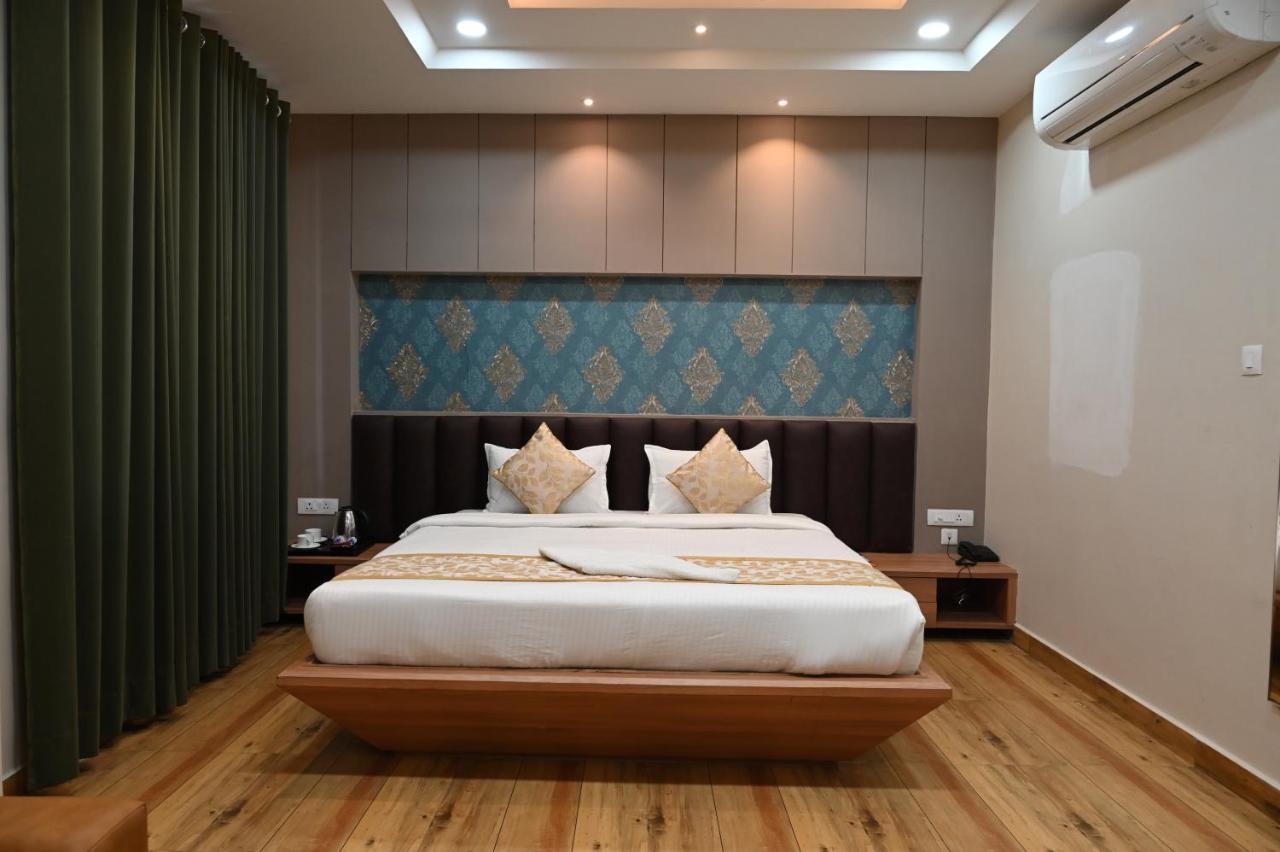 Hotel Olive Crown ラクナウ エクステリア 写真