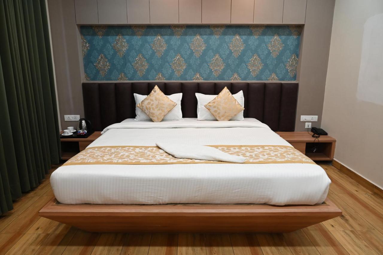Hotel Olive Crown ラクナウ エクステリア 写真