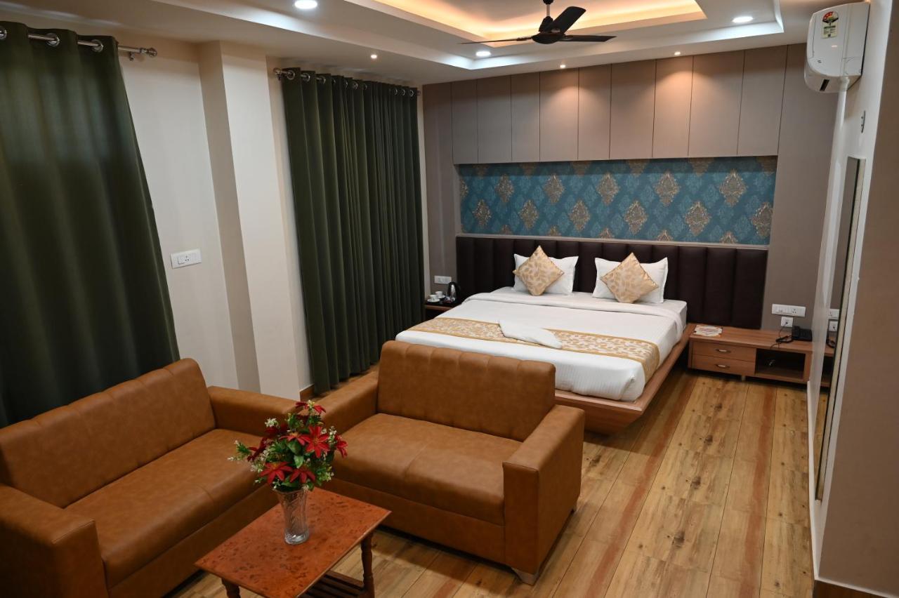 Hotel Olive Crown ラクナウ エクステリア 写真
